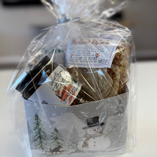 Holiday Snowman Gift Basket – Carrot Cake Jam & Cinnamon Pretzel Chips - Hobby Hill Farm